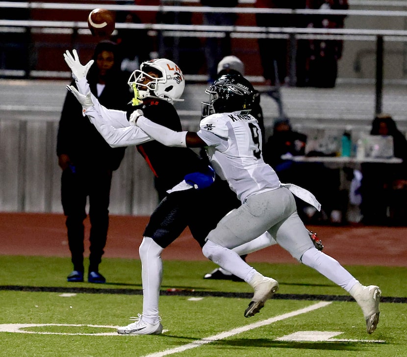 Lancaster wide receiver Sir Eric Scarbrough (4) hauls in a touchdown reception against...