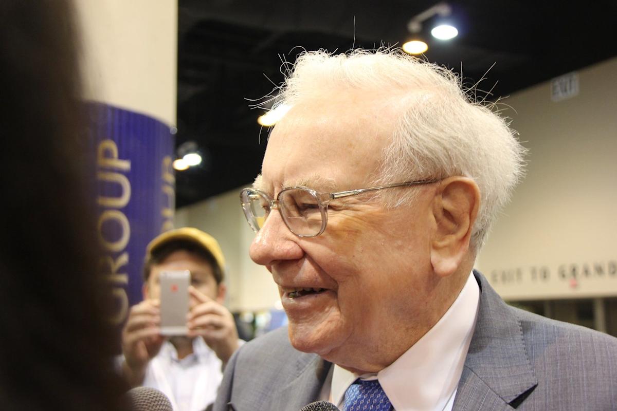 Warren Buffett Bets Big on AI -- He Just Bought 17,846,142 Shares of This Legendary Tech Stock