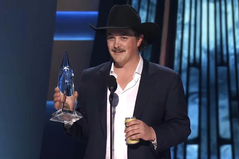 ABC Zach Top accepting his win at the 2025 CMA Awards