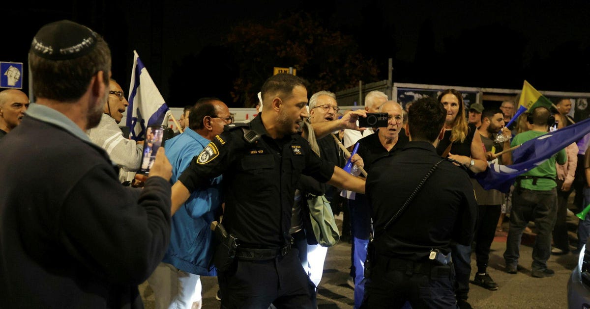 Right-wing Protesters Rally Outside Home of Former IDF Top Lawyer, Demand Imprisonment Over Abuse Video Leak