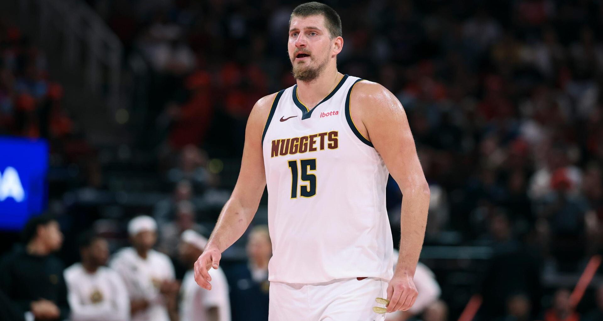 Jokic scores 34, Nuggets beat Rockets 112-109