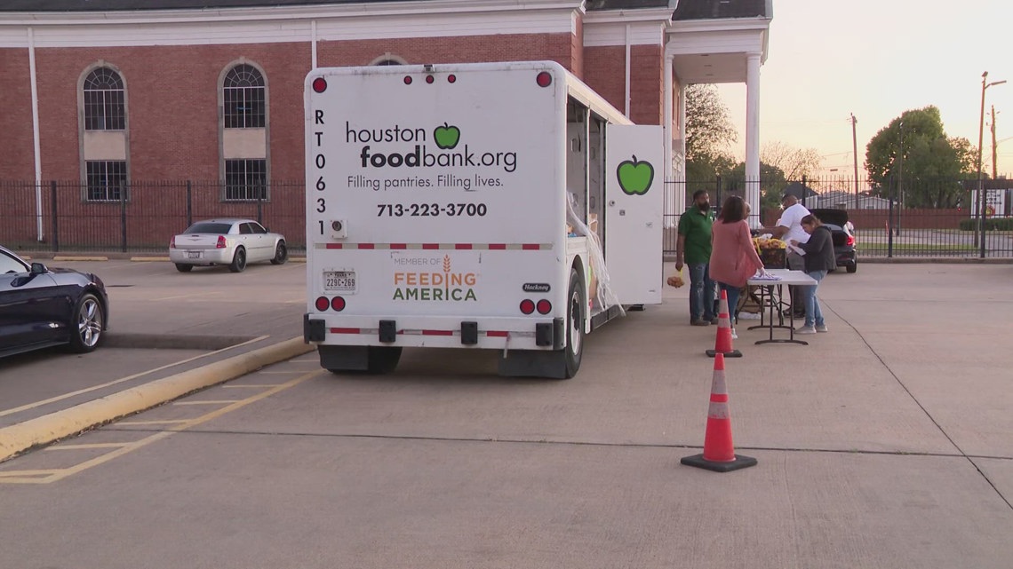 Houston mobile pantry steps up as federal workers struggle after shutdown