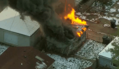 Fire engulfs, destroys garage in Chicago's Avalon Park neighborhood