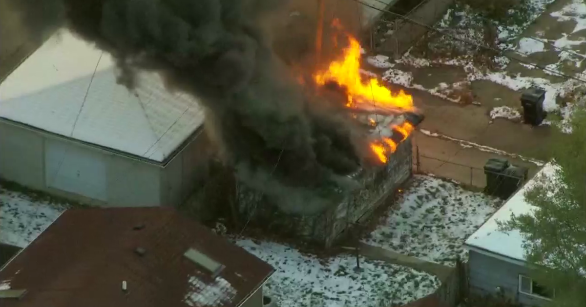 Fire engulfs, destroys garage in Chicago's Avalon Park neighborhood