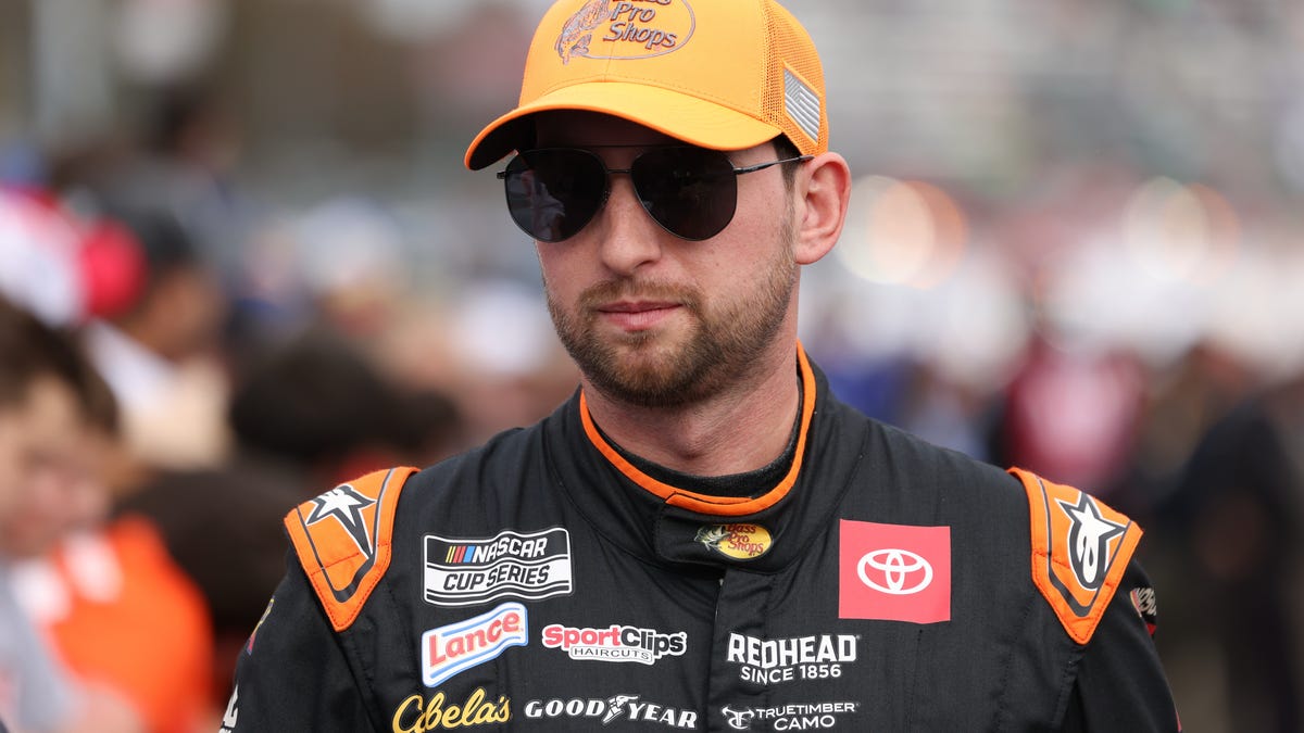 Chase Briscoe tire troubles damage NASCAR championship hopes at Phoenix