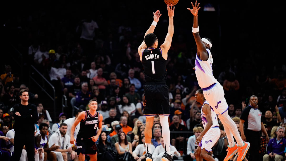 Phoenix Suns two-way player sidelined with hip injury in dominant win