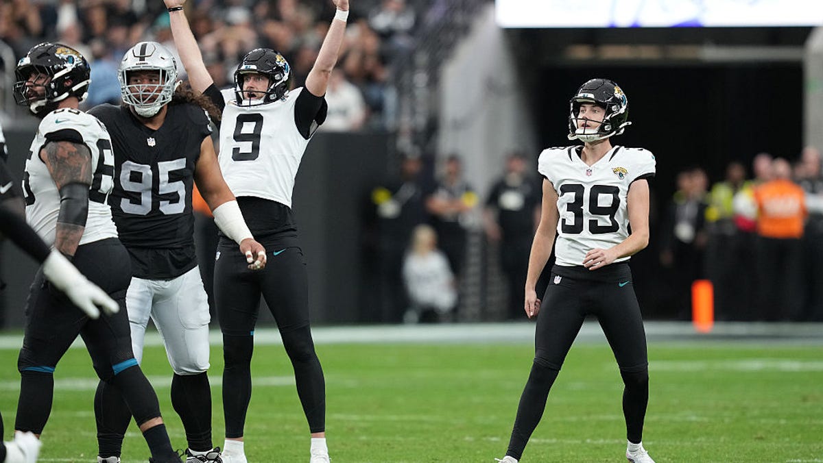 Jaguars kicker Cam Little slams home an NFL-record 68-yard field goal