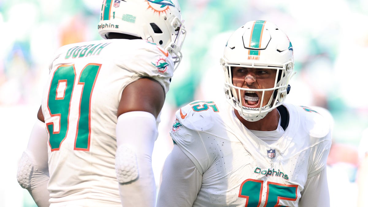 Miami Dolphins trade edge Jaelan Phillips to Philadelphia Eagles