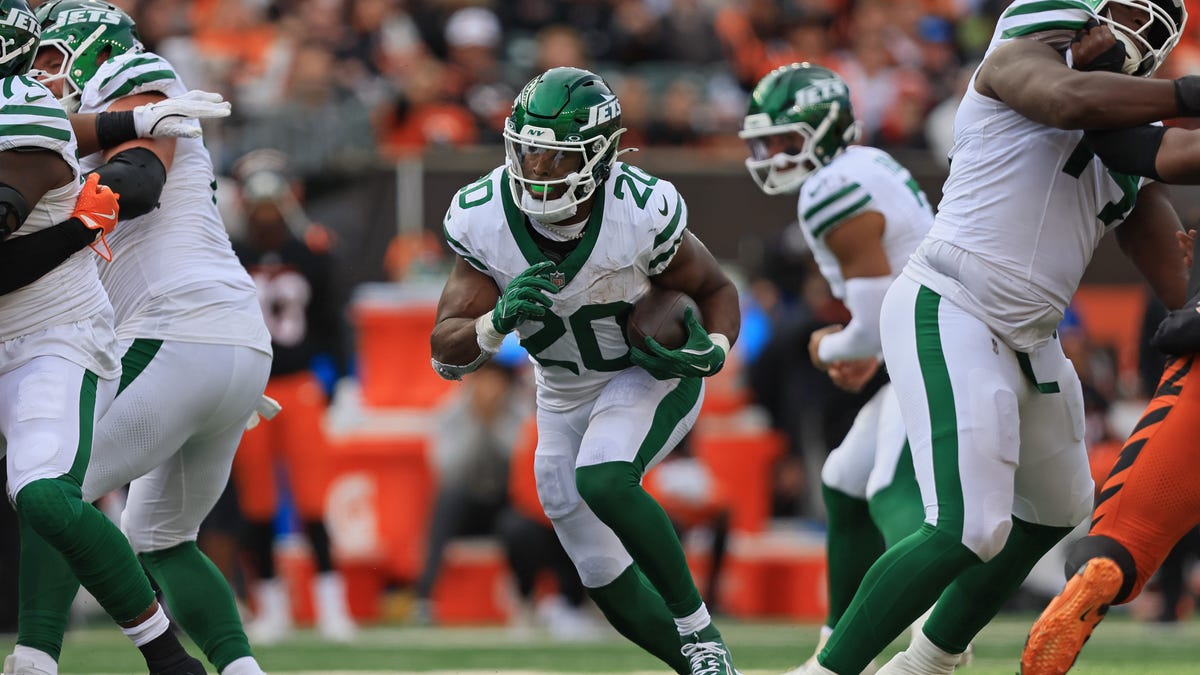 NY Jets vs. Patriots predictions. Expert picks for NFL Week 11 game