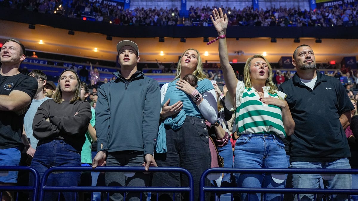 YouVersion Bible app passes 1 billion downloads, see church celebrate