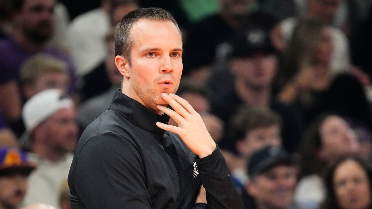 New head coach Jordan Ott leading Phoenix Suns to surprise start