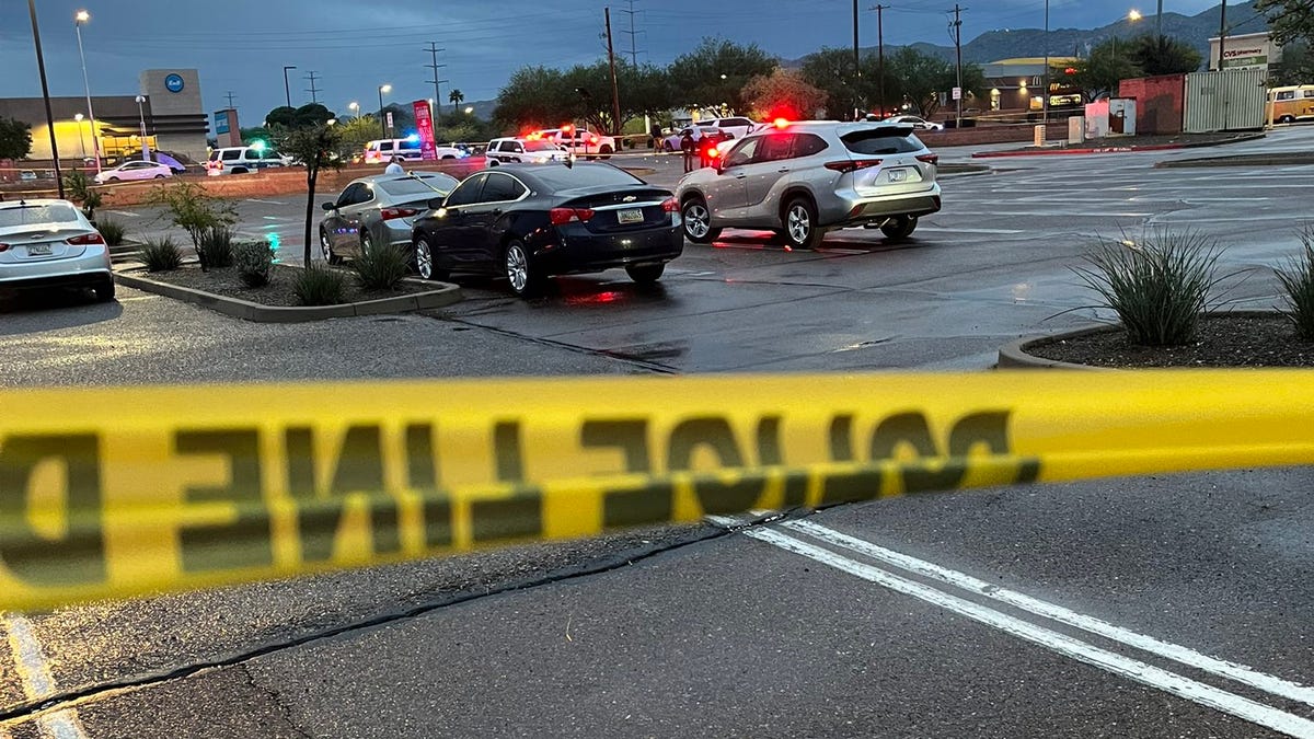 2 children, 2 adults shot in Phoenix store parking lot