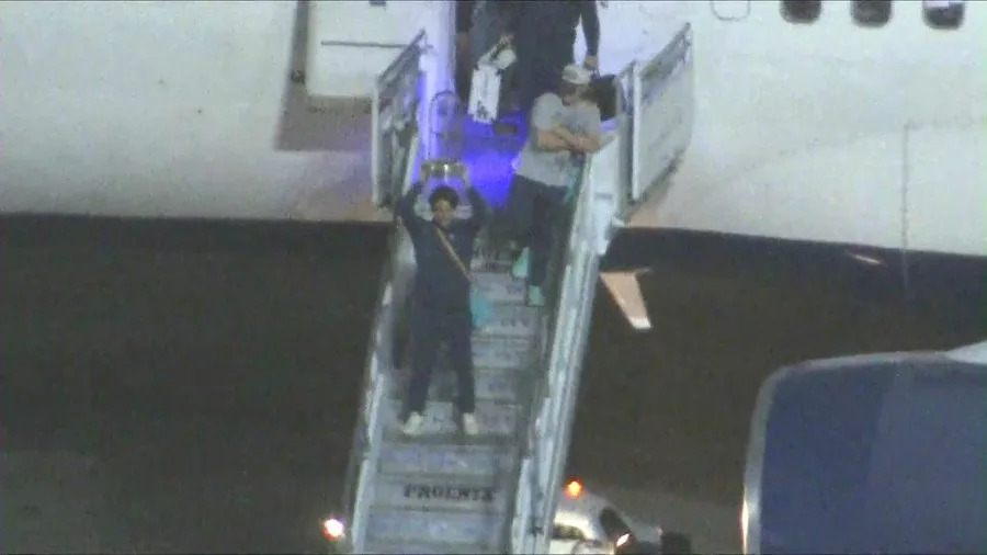 Dodgers return to LAX