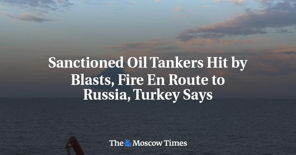 Sanctioned Oil Tankers Hit by Blasts, Fire En Route to Russia, Turkey Says