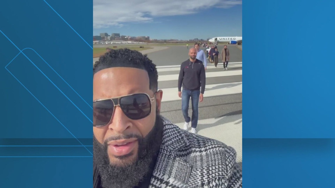 Houston pastor describes terrifying moments after bomb threat on plane