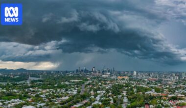 Hottest spring on record for Australia's east coast as dangerous weekend storms return