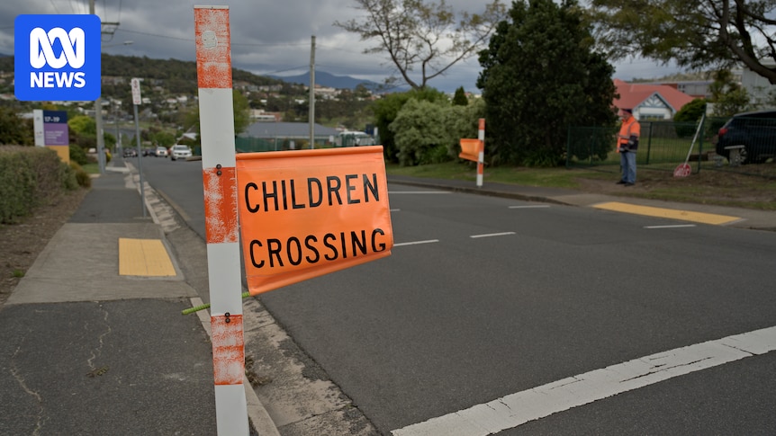 Numerous Tasmanian public, Catholic and independent schools to close from Wednesday