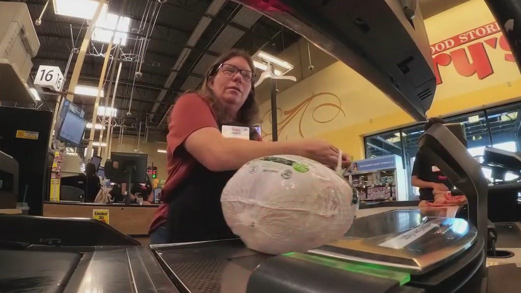 (Related) Last-minute rush hits stores ahead of Thanksgiving