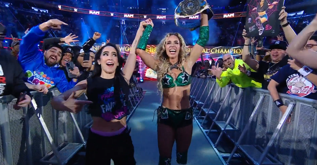 AJ Lee returns to WWE, costs Becky Lynch the Intercontinental title