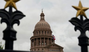 Supreme Court blocks ruling that Texas redistricting map likely discriminates on race