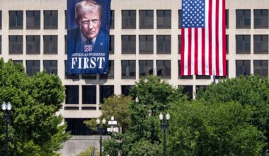 'Low-hire, low-fire' economy grinds on as lower-than-expected jobless claims suggests layoffs aren't spiking