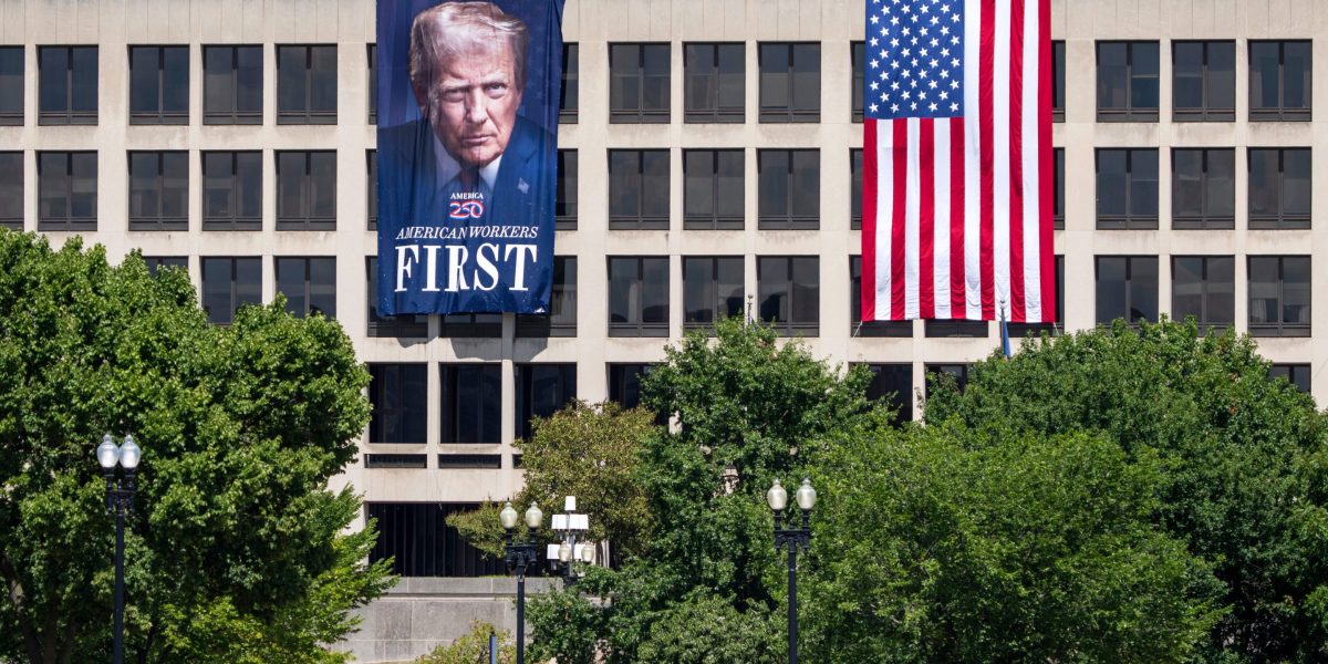 'Low-hire, low-fire' economy grinds on as lower-than-expected jobless claims suggests layoffs aren't spiking