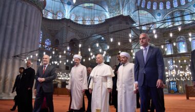 Pope Leo visits Blue Mosque in Turkiye’s Istanbul | Religion News