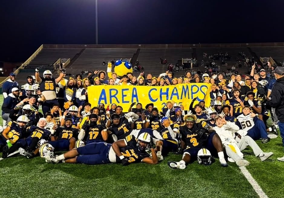 Arlington Heights Takes Aim at Aledo in 5A Playoff Showdown