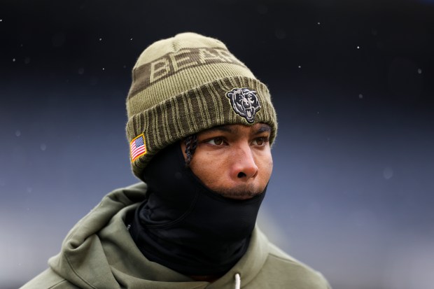 Bears safety Jonathan Owens warms up before the game against the Giants on Sunday, Nov. 9, 2025, at Soldier Field. (Eileen T. Meslar/Chicago Tribune)