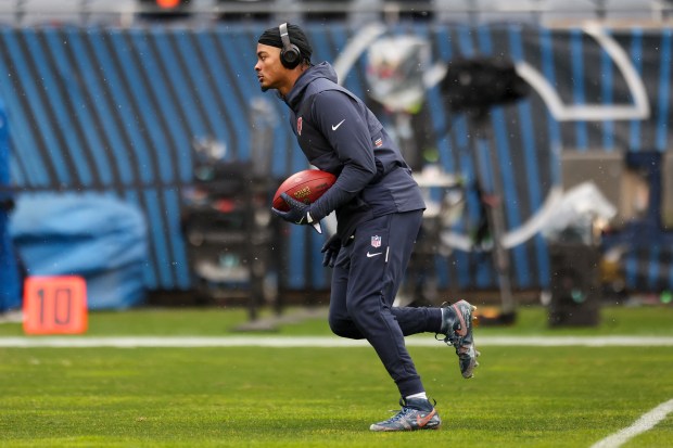 Bears safety Jaquan Brisker warms up before the game against the Giants on Sunday, Nov. 9, 2025, at Soldier Field. (Eileen T. Meslar/Chicago Tribune)