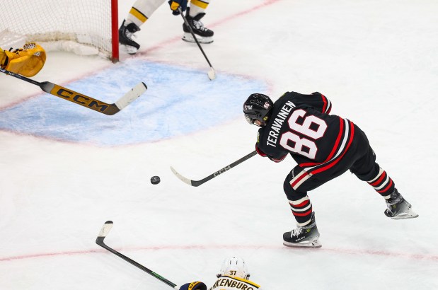 Blackhawks center Teuvo Teravainen (86) scores a goal past Nashville Predators goaltender Juuse Saros (74) during the third period, Nov. 28, 2025, at the United Center. (Dominic Di Palermo/Chicago Tribune)