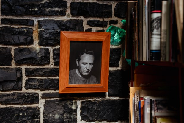 A photograph of architect Bruce Goff inside the Ford House, designed by Goff in Aurora and built in 1949-50. (E. Jason Wambsgans/Chicago Tribune)