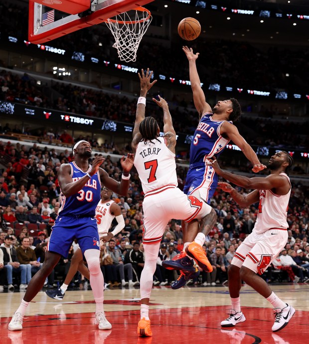 Philadelphia 76ers guard Quentin Grimes (5) drives on Chicago Bulls forward Dalen Terry (7) in the second half of a game at the United Center in Chicago on Nov. 4, 2025. (Chris Sweda/Chicago Tribune)