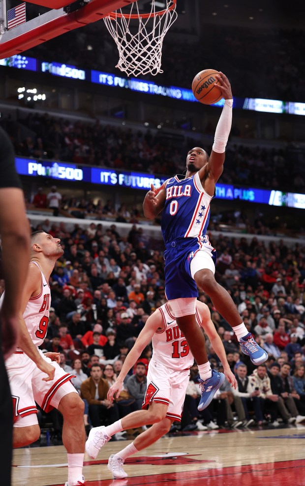 Philadelphia 76ers guard Tyrese Maxey (0) drives to the hoop in the second half of a game against the Chicago Bulls at the United Center in Chicago on Nov. 4, 2025. (Chris Sweda/Chicago Tribune)