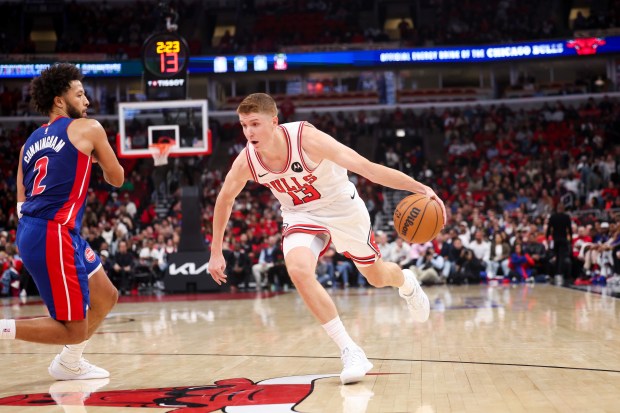Chicago Bulls guard Kevin Huerter (13) drives to the basket during the first quarter of the home opener against the Detroit Pistons at the United Center Wednesday Oct. 22, 2025 in Chicago. (Armando L. Sanchez/Chicago Tribune)
