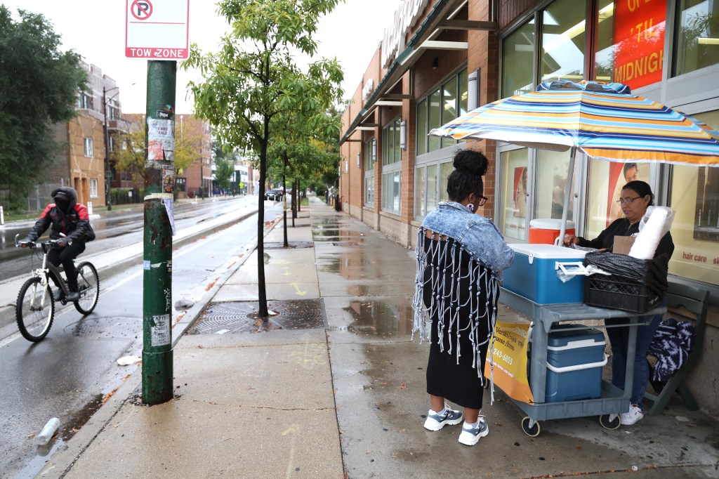 As ICE detains street vendors, neighbors rally with support
