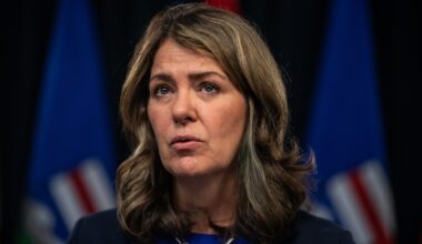 Smith booed by delegates at UCP convention after signing energy deal with Ottawa