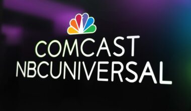 Comcast Taps Bankers to Explore Bid for Warner Bros. Discovery Assets