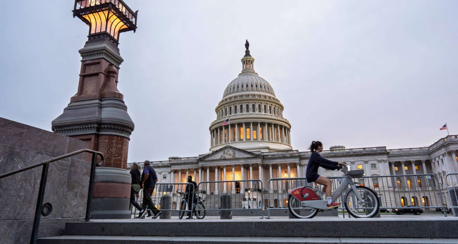 House majority forces vote on bill to restore collective bargaining for most federal employees