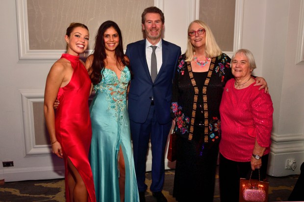 Annie Clifford, Ivy Camargo, Marco Cassia, Chris Lazich, Nancy Robertson...