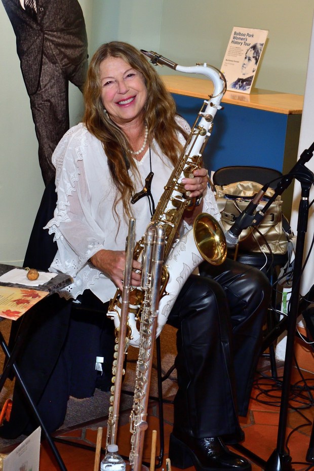 Adrienne Nims provided musical entertainment (Vincent Andrunas)