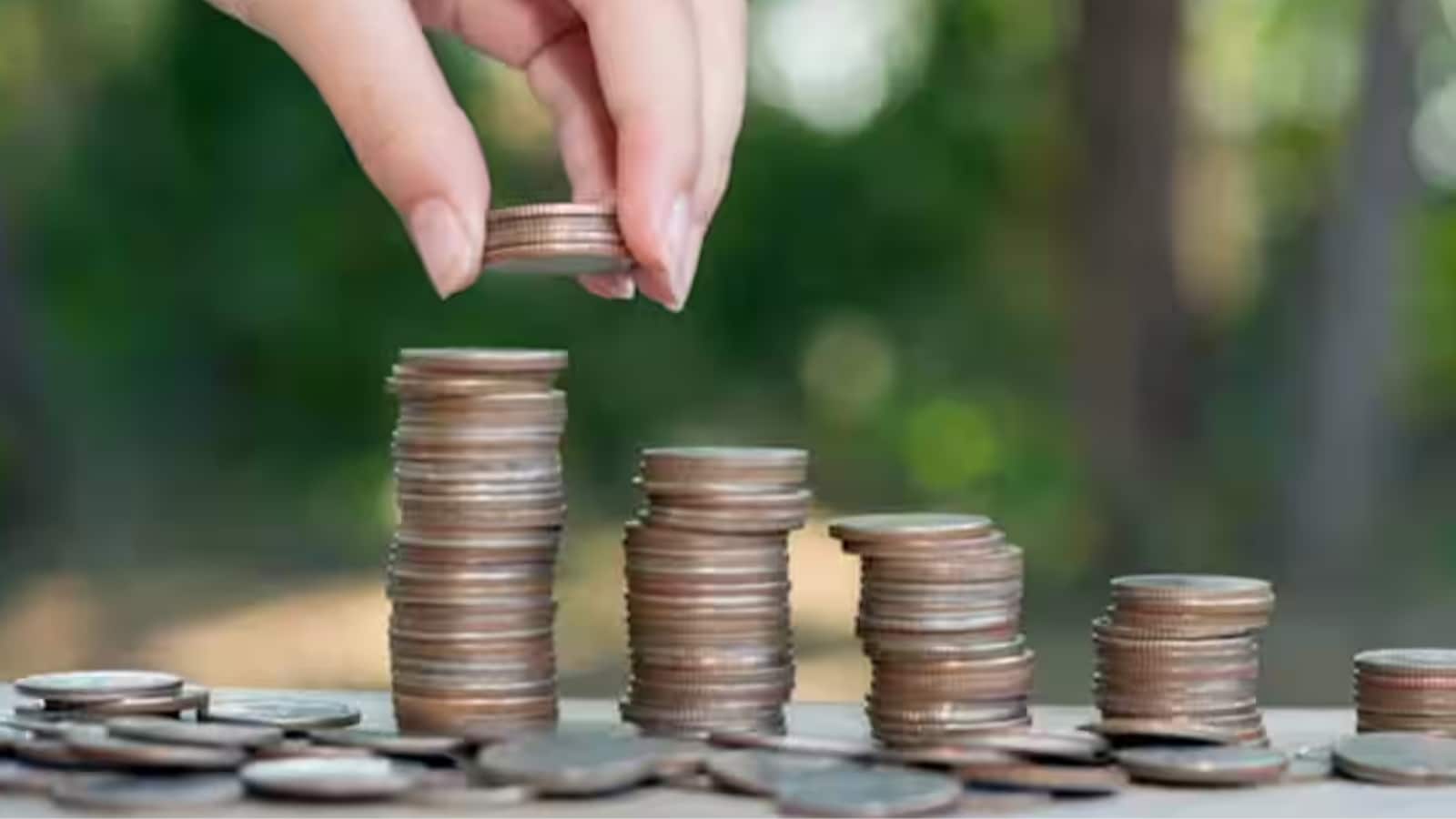 Finance and corporate banking provide a stable and lucrative career for CAT-qualified candidates. Professionals work in banks, financial institutions, and investment firms managing portfolios, corporate loans, and risk assessment. These roles require solid analytical and decision-making abilities.