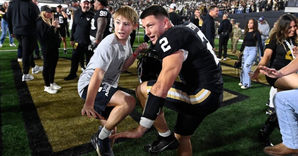 Diego Pavia, Vanderbilt. Heisman pose