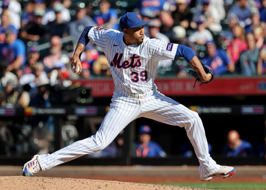 Edwin Díaz delivers a pitch during a game against the Padres last season.