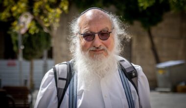 Huckabee hosted ex-spy Jonathan Pollard for meeting at US embassy, NYT reports