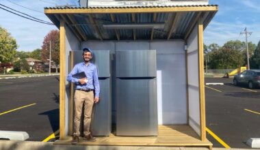 A kosher community fridge in Chicago's Jewish suburbs arrives amid rising food insecurity