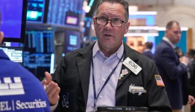 US stocks rise on last trading day of November