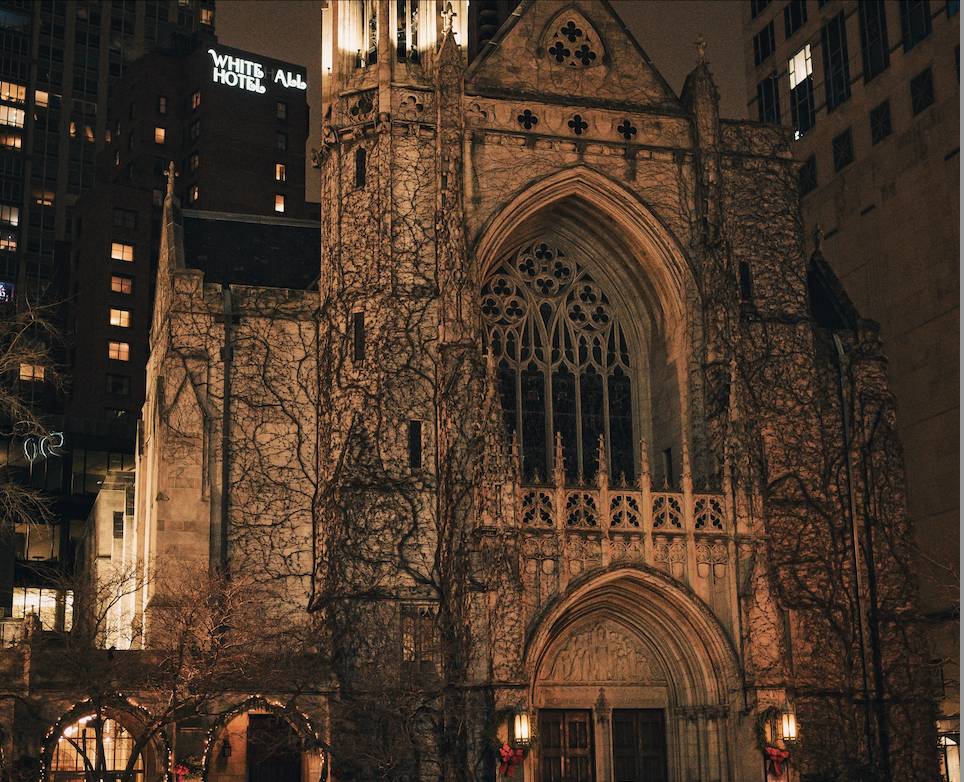 exterior Fourth Presbyterian Church in chicago