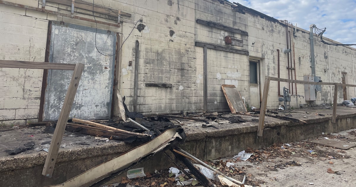 Over 50 firefighters deployed to fire at southern Dallas shopping center