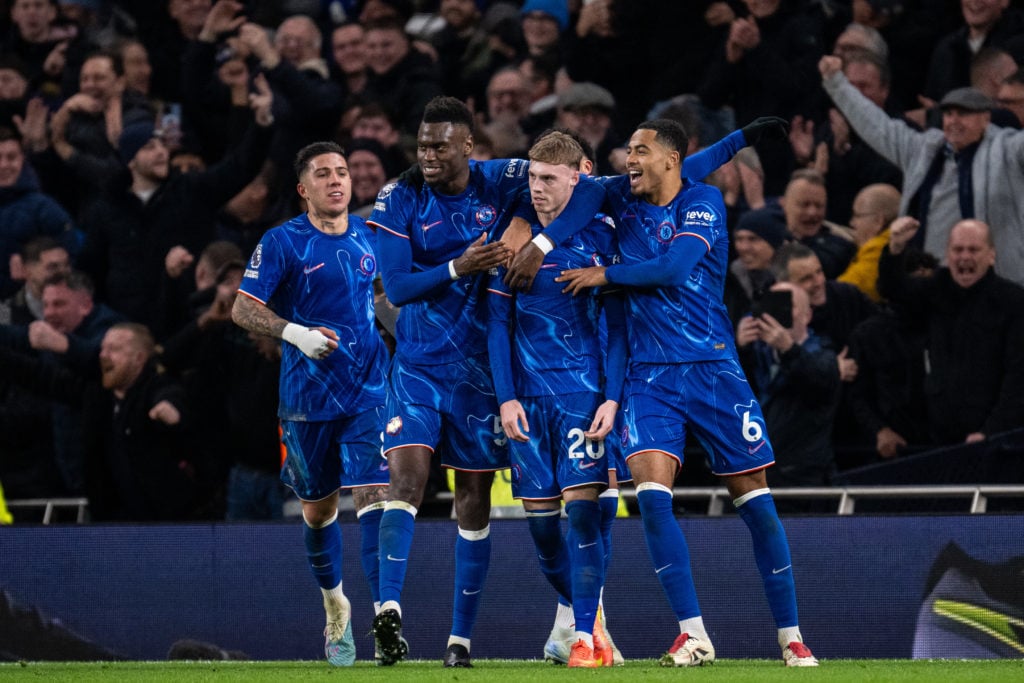 Chelsea players celebrate goal against Tottenham